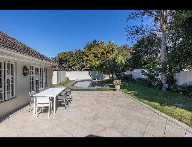 4 BEDROOM HOUSE FOR SALE IN CONSTANTIA